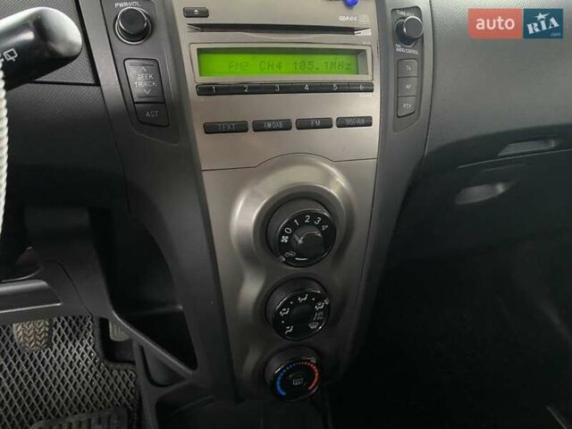Білий Тойота Яріс, об'ємом двигуна 1 л та пробігом 197 тис. км за 5500 $, фото 21 на Automoto.ua