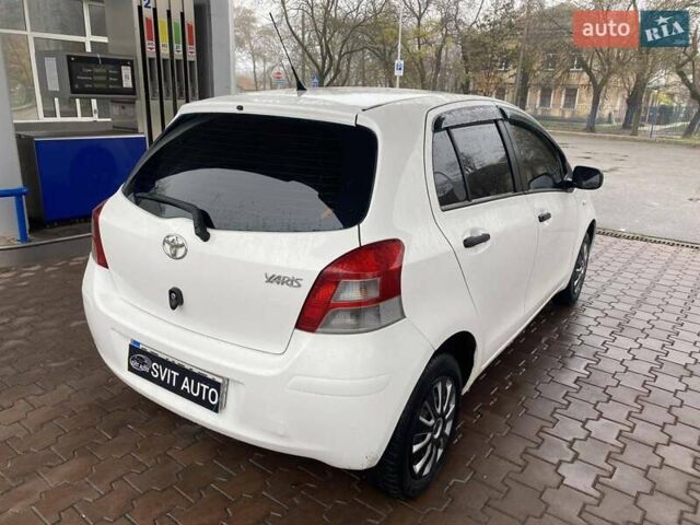 Білий Тойота Яріс, об'ємом двигуна 1 л та пробігом 197 тис. км за 5500 $, фото 6 на Automoto.ua