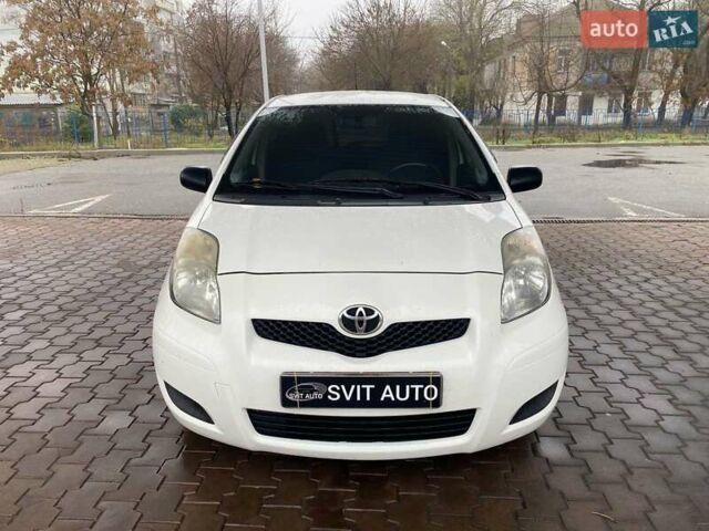 Білий Тойота Яріс, об'ємом двигуна 1 л та пробігом 197 тис. км за 5500 $, фото 1 на Automoto.ua
