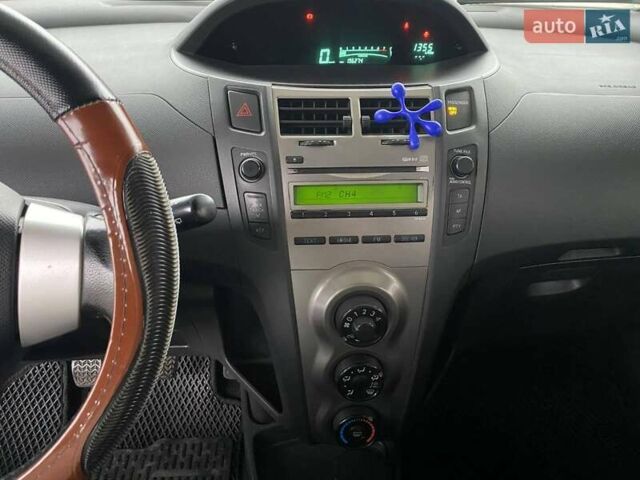 Білий Тойота Яріс, об'ємом двигуна 1 л та пробігом 197 тис. км за 5500 $, фото 20 на Automoto.ua