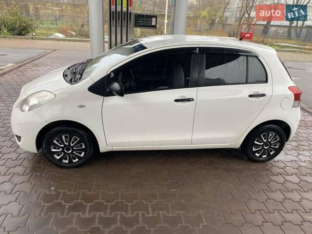 Білий Тойота Яріс, об'ємом двигуна 1 л та пробігом 197 тис. км за 5500 $, фото 11 на Automoto.ua