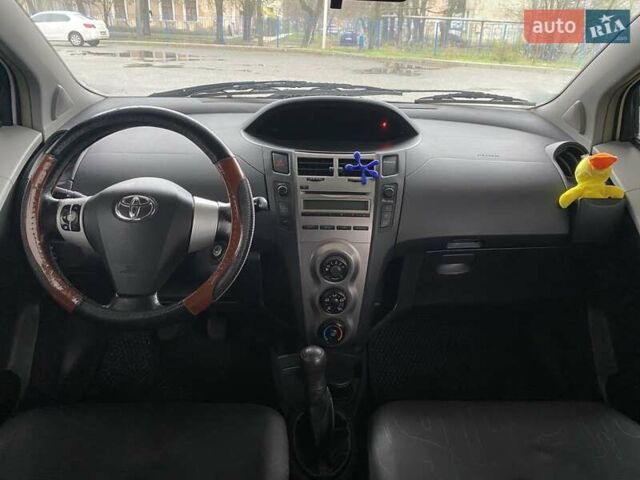 Білий Тойота Яріс, об'ємом двигуна 1 л та пробігом 197 тис. км за 5500 $, фото 19 на Automoto.ua