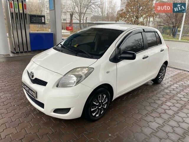 Білий Тойота Яріс, об'ємом двигуна 1 л та пробігом 197 тис. км за 5500 $, фото 12 на Automoto.ua