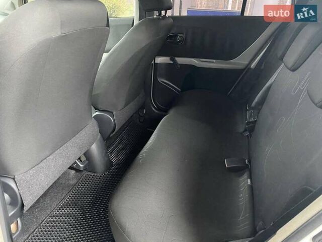 Білий Тойота Яріс, об'ємом двигуна 1 л та пробігом 197 тис. км за 5500 $, фото 14 на Automoto.ua