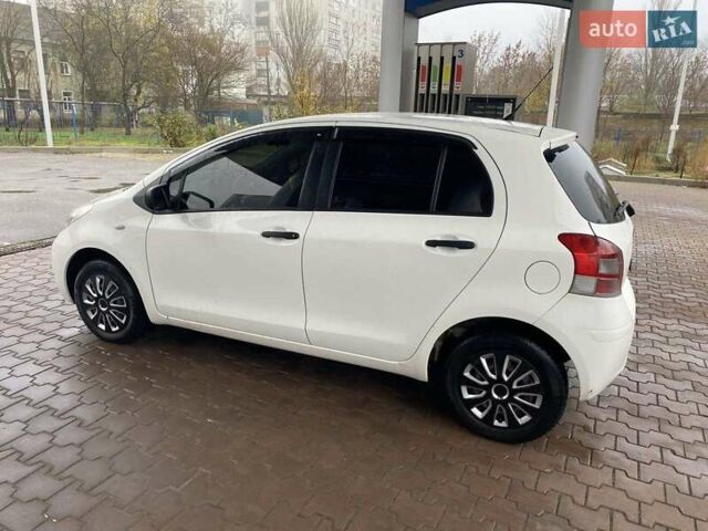 Білий Тойота Яріс, об'ємом двигуна 1 л та пробігом 197 тис. км за 5500 $, фото 10 на Automoto.ua