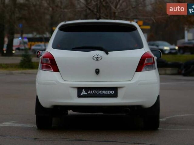 Білий Тойота Яріс, об'ємом двигуна 1.33 л та пробігом 178 тис. км за 6100 $, фото 5 на Automoto.ua