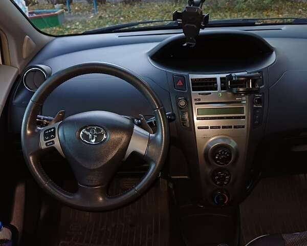 Тойота Ярис 2011 в Киеве на Automoto.ua Белый Тойота Ярис, объемом двигателя 1.3 л и пробегом 177 тыс. км за 7200 $, фото 8 на Automoto.ua