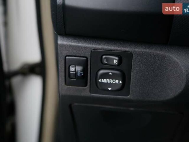 Білий Тойота Яріс, об'ємом двигуна 1.33 л та пробігом 178 тис. км за 6100 $, фото 17 на Automoto.ua