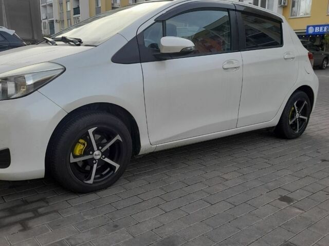 Белый Тойота Ярис, объемом двигателя 1 л и пробегом 87 тыс. км за 7500 $, фото 4 на Automoto.ua
