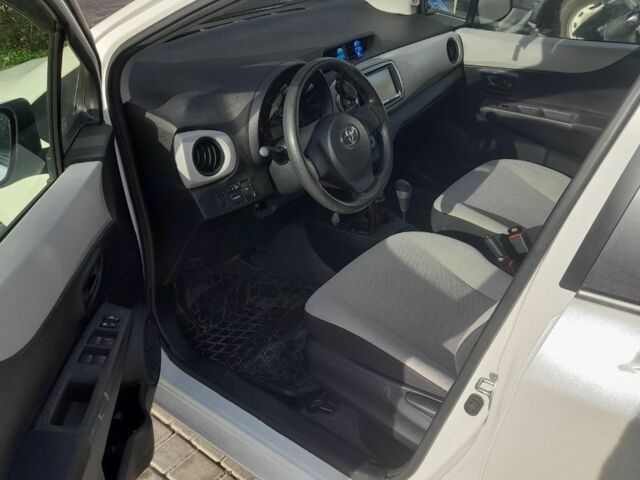 Белый Тойота Ярис, объемом двигателя 1 л и пробегом 87 тыс. км за 7500 $, фото 7 на Automoto.ua