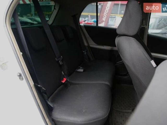 Білий Тойота Яріс, об'ємом двигуна 1.33 л та пробігом 178 тис. км за 6100 $, фото 9 на Automoto.ua