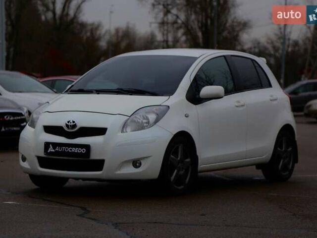 Білий Тойота Яріс, об'ємом двигуна 1.33 л та пробігом 178 тис. км за 6100 $, фото 2 на Automoto.ua