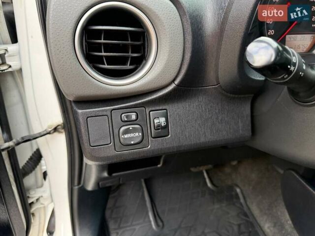 Білий Тойота Яріс, об'ємом двигуна 1.33 л та пробігом 115 тис. км за 8350 $, фото 31 на Automoto.ua