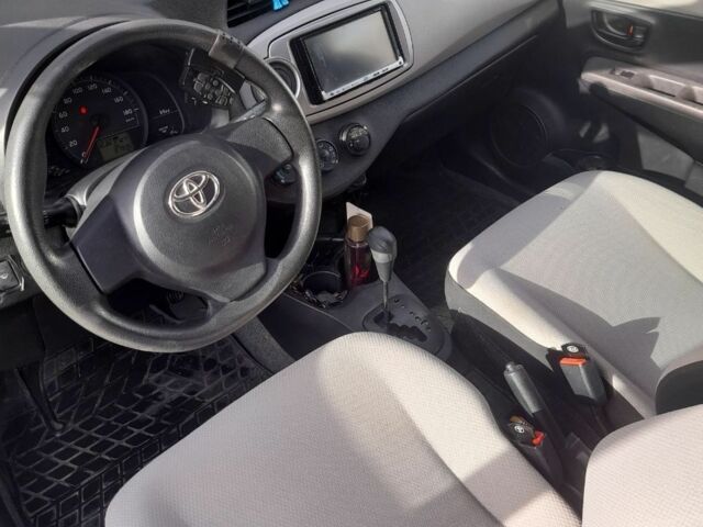 Белый Тойота Ярис, объемом двигателя 1 л и пробегом 87 тыс. км за 7500 $, фото 1 на Automoto.ua