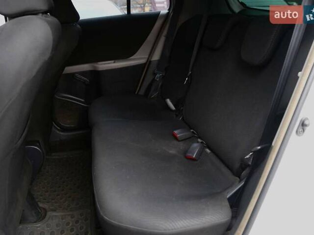 Білий Тойота Яріс, об'ємом двигуна 1.33 л та пробігом 178 тис. км за 6100 $, фото 8 на Automoto.ua