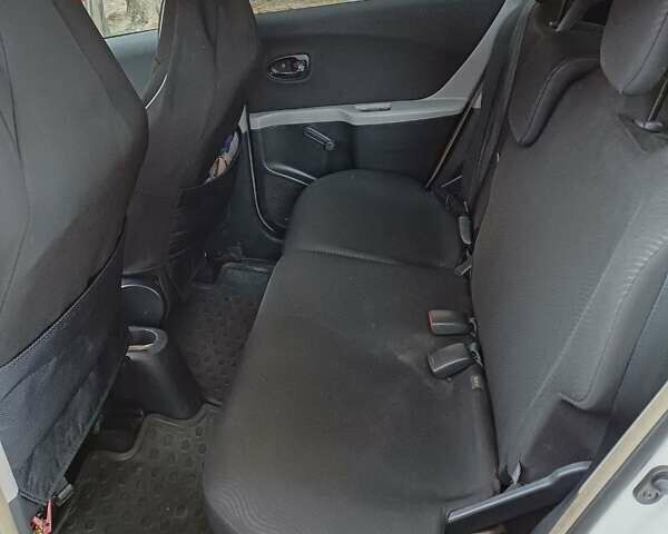 Тойота Ярис 2011 в Киеве на Automoto.ua Белый Тойота Ярис, объемом двигателя 1.3 л и пробегом 177 тыс. км за 7200 $, фото 9 на Automoto.ua
