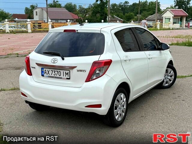 Білий Тойота Яріс, об'ємом двигуна 1.3 л та пробігом 115 тис. км за 8350 $, фото 3 на Automoto.ua