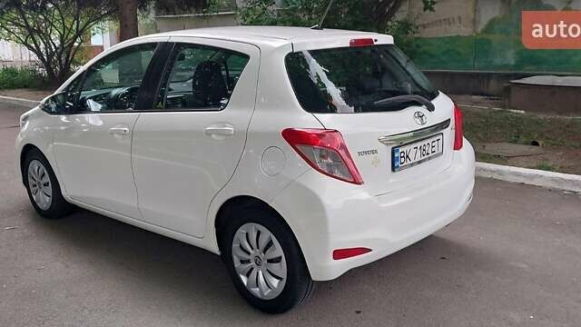 Білий Тойота Яріс, об'ємом двигуна 1.36 л та пробігом 191 тис. км за 7500 $, фото 10 на Automoto.ua