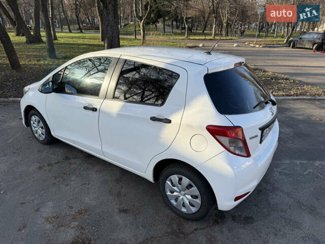Белый Тойота Ярис, объемом двигателя 1 л и пробегом 249 тыс. км за 5600 $, фото 9 на Automoto.ua