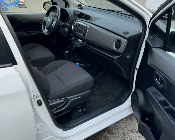 Тойота Ярис 2012 в Киеве на Automoto.ua Белый Тойота Ярис, объемом двигателя 1.3 л и пробегом 96 тыс. км за 11000 $, фото 10 на Automoto.ua