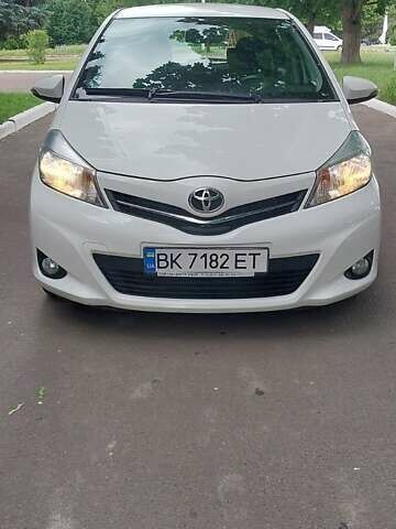 Білий Тойота Яріс, об'ємом двигуна 1.36 л та пробігом 191 тис. км за 7500 $, фото 11 на Automoto.ua