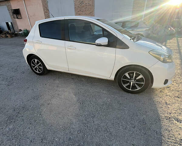 Білий Тойота Яріс, об'ємом двигуна 1.33 л та пробігом 140 тис. км за 9000 $, фото 1 на Automoto.ua