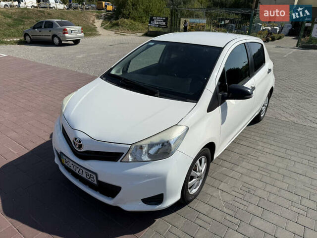 Белый Тойота Ярис, объемом двигателя 1 л и пробегом 163 тыс. км за 6900 $, фото 11 на Automoto.ua
