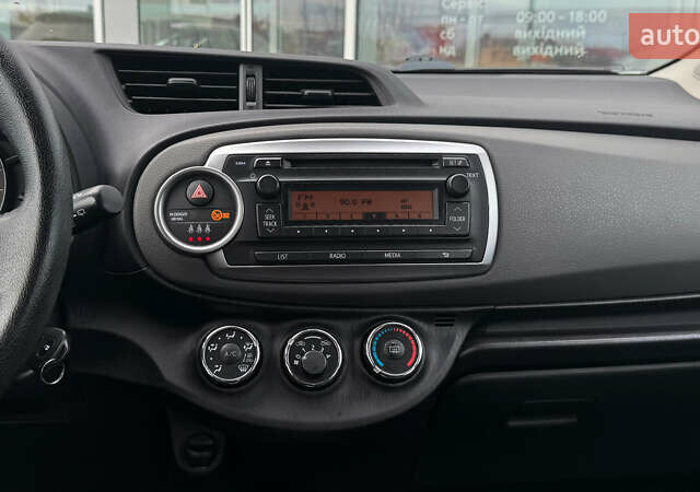 Белый Тойота Ярис, объемом двигателя 1.3 л и пробегом 69 тыс. км за 9600 $, фото 14 на Automoto.ua