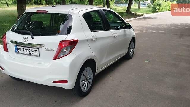 Білий Тойота Яріс, об'ємом двигуна 1.36 л та пробігом 191 тис. км за 7500 $, фото 5 на Automoto.ua