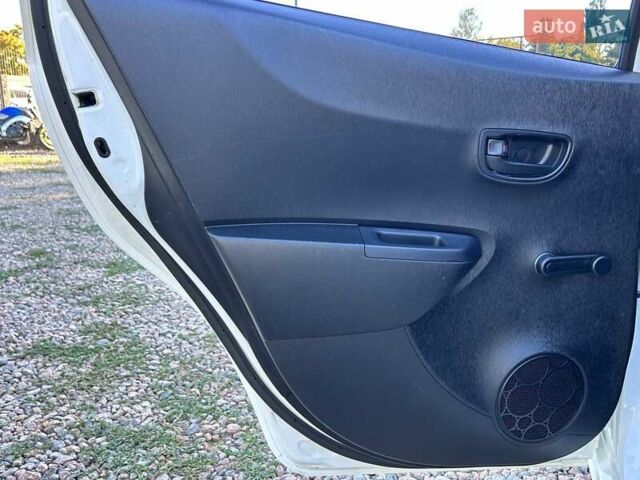 Білий Тойота Яріс, об'ємом двигуна 1.5 л та пробігом 225 тис. км за 10500 $, фото 27 на Automoto.ua