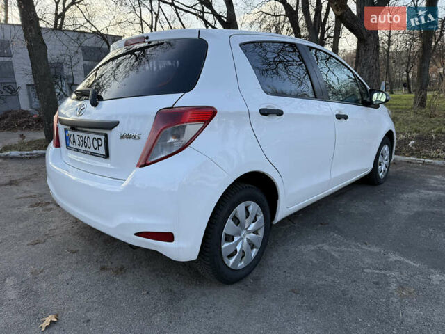 Белый Тойота Ярис, объемом двигателя 1 л и пробегом 249 тыс. км за 5600 $, фото 13 на Automoto.ua
