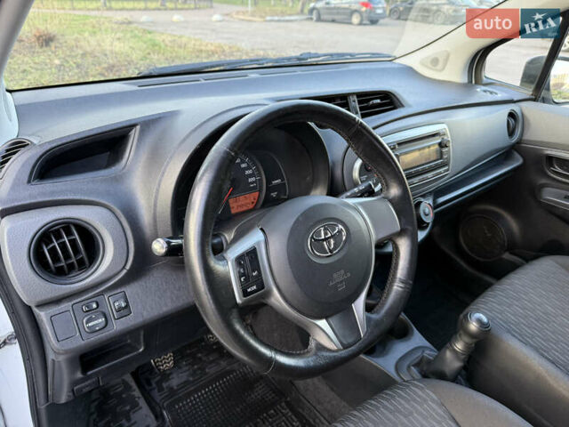 Белый Тойота Ярис, объемом двигателя 1 л и пробегом 249 тыс. км за 5600 $, фото 15 на Automoto.ua