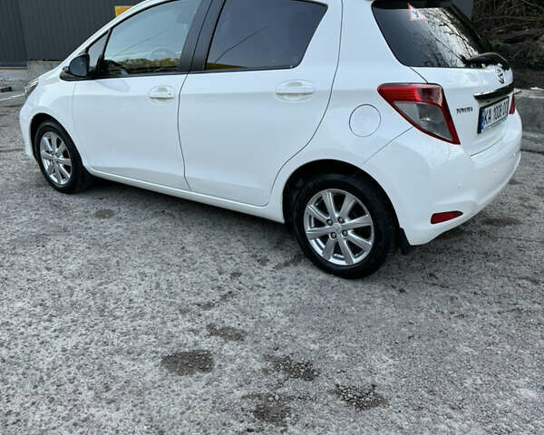 Тойота Ярис 2012 в Киеве на Automoto.ua Белый Тойота Ярис, объемом двигателя 1.3 л и пробегом 96 тыс. км за 11000 $, фото 4 на Automoto.ua