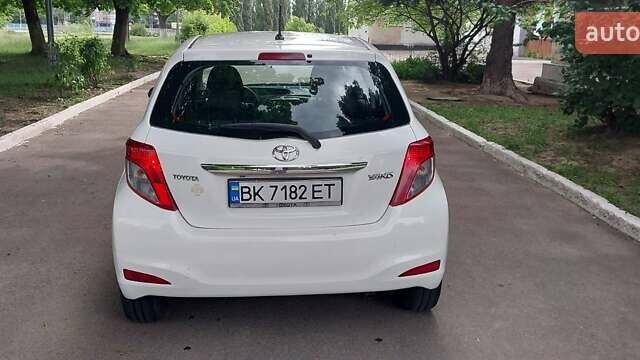 Білий Тойота Яріс, об'ємом двигуна 1.36 л та пробігом 191 тис. км за 7500 $, фото 9 на Automoto.ua