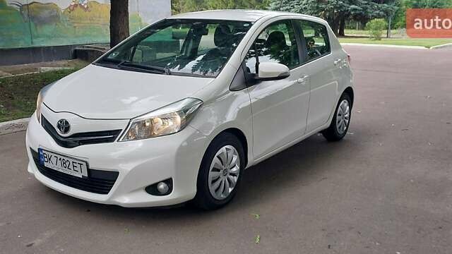 Білий Тойота Яріс, об'ємом двигуна 1.36 л та пробігом 191 тис. км за 7500 $, фото 7 на Automoto.ua