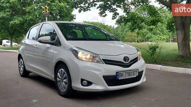 Білий Тойота Яріс, об'ємом двигуна 1.36 л та пробігом 191 тис. км за 7500 $, фото 12 на Automoto.ua