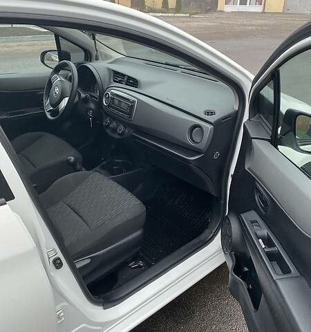 Білий Тойота Яріс, об'ємом двигуна 1 л та пробігом 102 тис. км за 7200 $, фото 1 на Automoto.ua