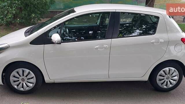 Білий Тойота Яріс, об'ємом двигуна 1.36 л та пробігом 191 тис. км за 7500 $, фото 6 на Automoto.ua