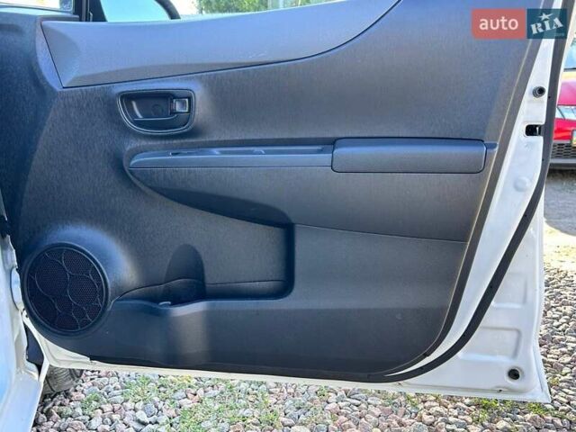 Білий Тойота Яріс, об'ємом двигуна 1.5 л та пробігом 225 тис. км за 10500 $, фото 31 на Automoto.ua
