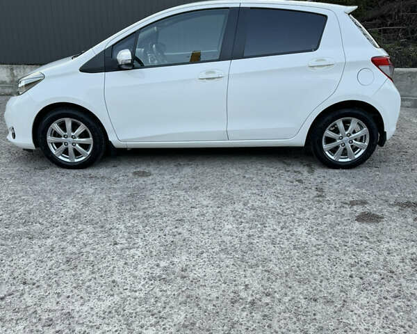 Тойота Ярис 2012 в Киеве на Automoto.ua Белый Тойота Ярис, объемом двигателя 1.3 л и пробегом 96 тыс. км за 11000 $, фото 3 на Automoto.ua