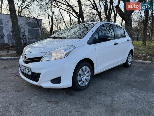 Белый Тойота Ярис, объемом двигателя 1 л и пробегом 249 тыс. км за 5600 $, фото 4 на Automoto.ua