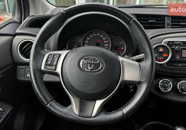 Белый Тойота Ярис, объемом двигателя 1.3 л и пробегом 69 тыс. км за 9600 $, фото 12 на Automoto.ua