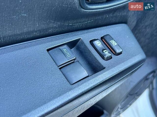 Білий Тойота Яріс, об'ємом двигуна 1.5 л та пробігом 225 тис. км за 10500 $, фото 12 на Automoto.ua