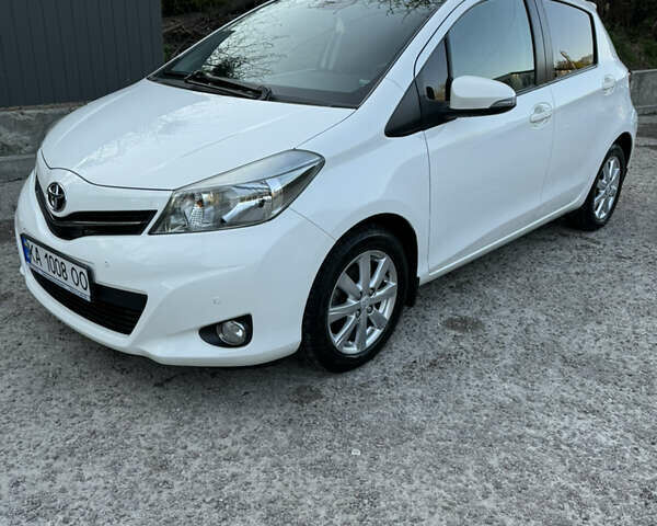 Тойота Ярис 2012 в Киеве на Automoto.ua Белый Тойота Ярис, объемом двигателя 1.3 л и пробегом 96 тыс. км за 11000 $, фото 2 на Automoto.ua