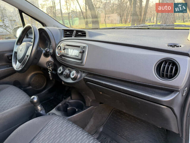 Белый Тойота Ярис, объемом двигателя 1 л и пробегом 249 тыс. км за 5600 $, фото 19 на Automoto.ua