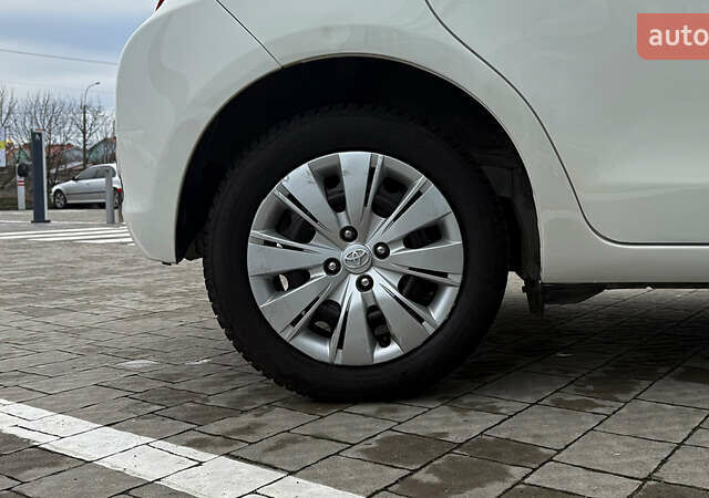 Белый Тойота Ярис, объемом двигателя 1.3 л и пробегом 69 тыс. км за 9600 $, фото 15 на Automoto.ua