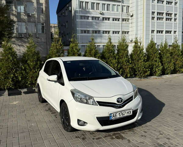 Тойота Ярис 2012 в Днепре (Днепропетровске) на Automoto.ua Белый Тойота Ярис, объемом двигателя 1.33 л и пробегом 142 тыс. км за 9300 $, фото 4 на Automoto.ua