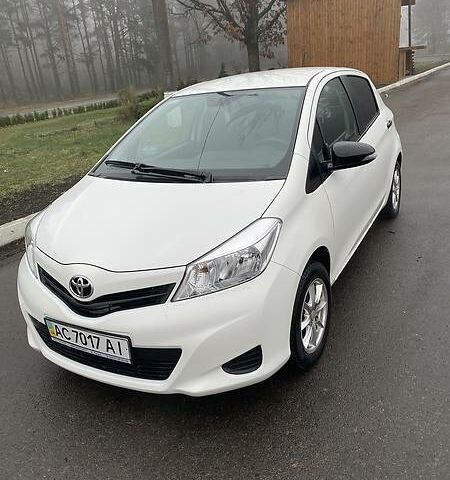 Білий Тойота Яріс, об'ємом двигуна 1 л та пробігом 102 тис. км за 7200 $, фото 4 на Automoto.ua