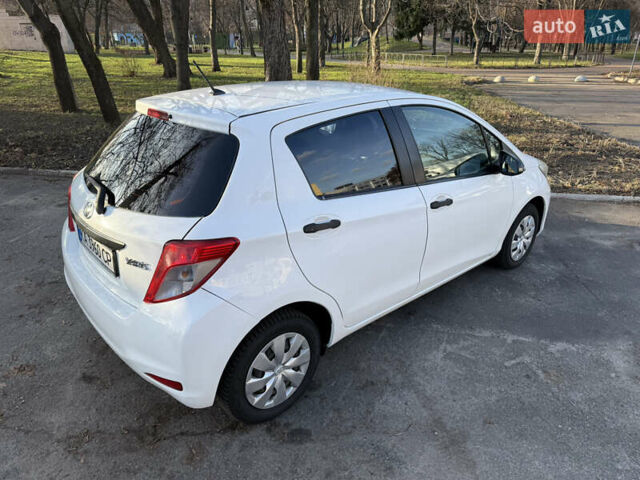 Белый Тойота Ярис, объемом двигателя 1 л и пробегом 249 тыс. км за 5600 $, фото 8 на Automoto.ua