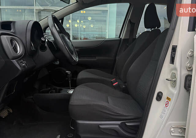 Белый Тойота Ярис, объемом двигателя 1.3 л и пробегом 69 тыс. км за 9600 $, фото 11 на Automoto.ua